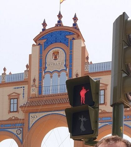 Traffic lights with a flamenco and a guitarist at the April Fair in Seville